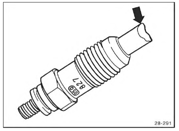 Werden im Beanstandungsfall derartige Glühkerzen gefunden -Pfeil-, genügt es